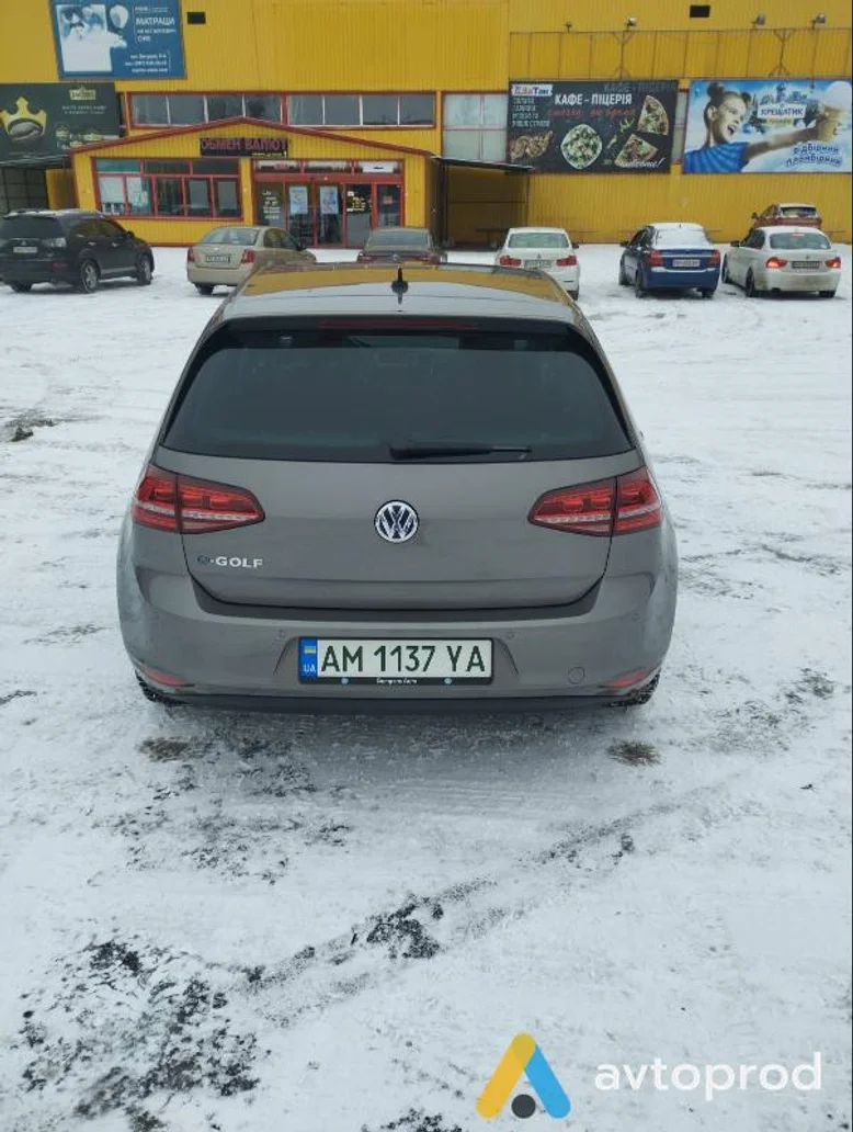 Photo 4 - Volkswagen Golf E 2016