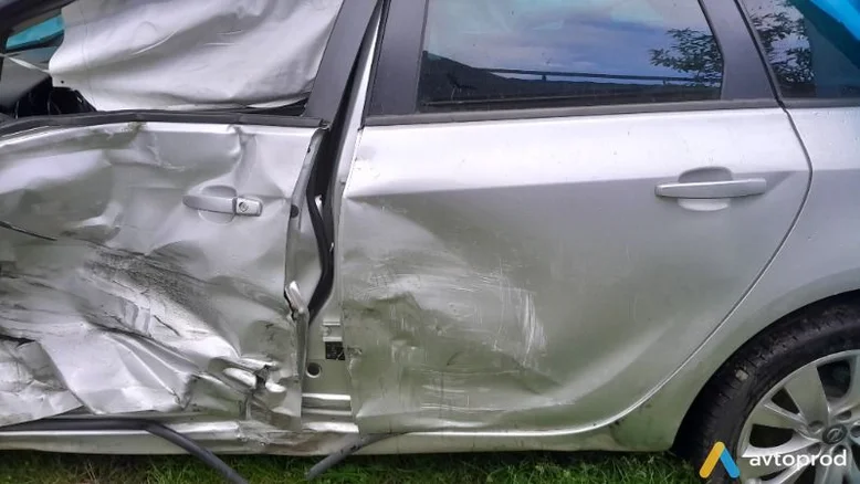 Фото 4 - Opel Astra 2011