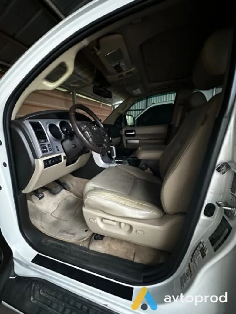Фото 4 - Toyota Sequoia 2008