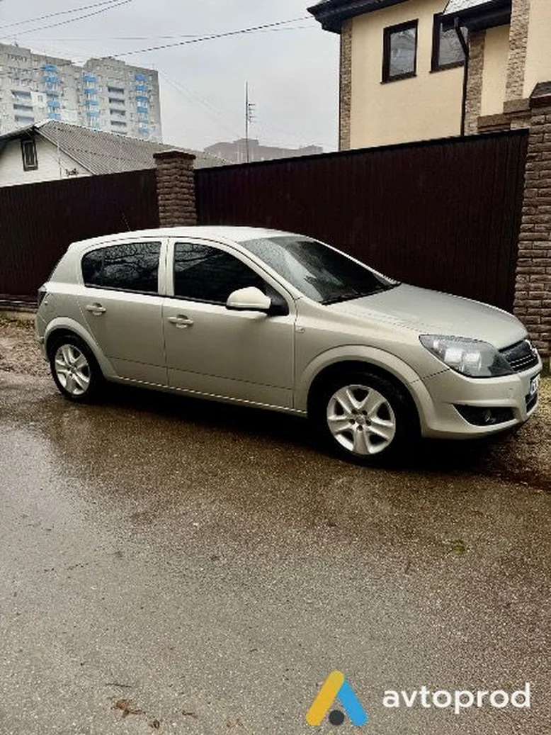 Фото 1 - Opel Astra 2011