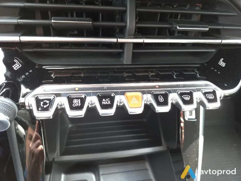 Фото 3 - Peugeot 2008 2022