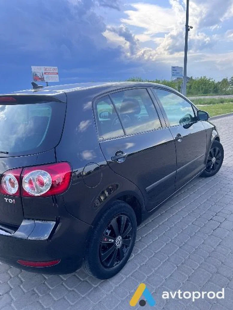 Фото 3 - Volkswagen Golf 2011