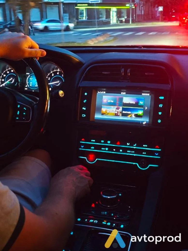 Фото 4 - Jaguar F-Pace 2017