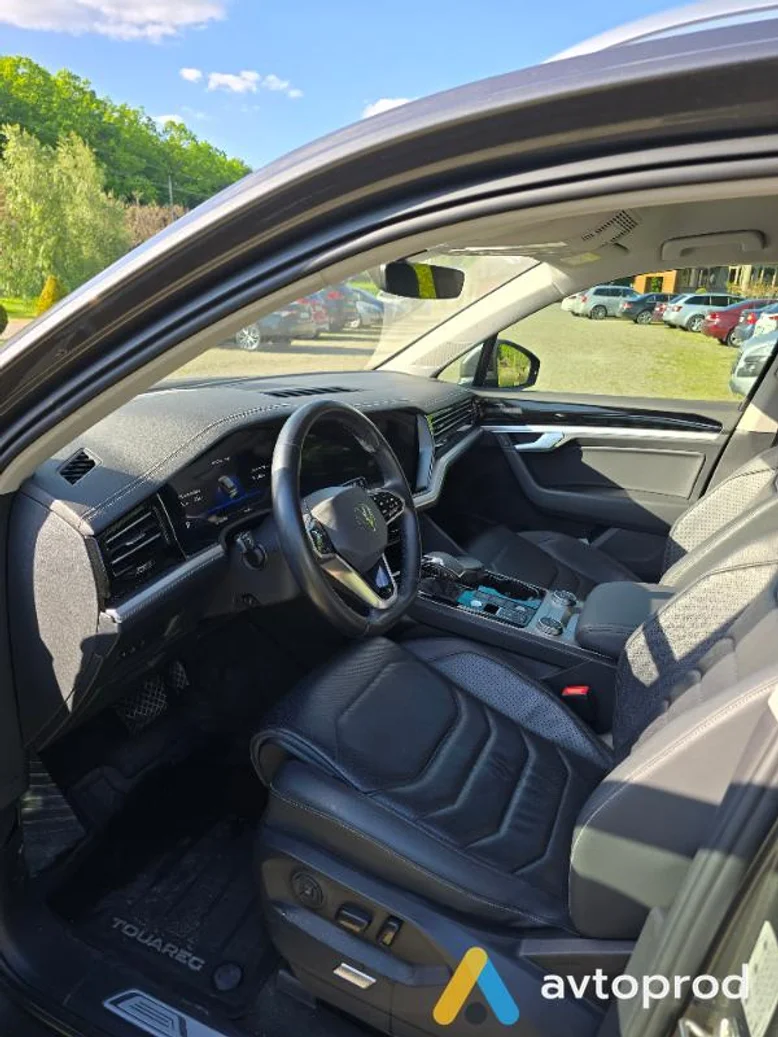 Фото 2 - Volkswagen Touareg 2020