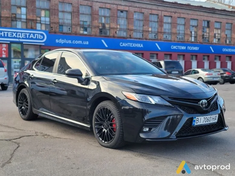 Фото 1 - Toyota Camry 2020