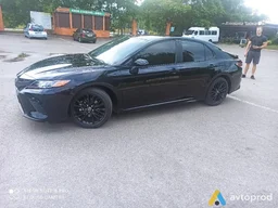 Photo 2 - Toyota Camry 2020