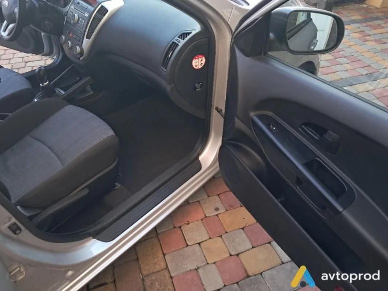 Фото 3 - Kia Cee'd 2010