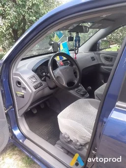 Photo 4 - Hyundai Tucson 2004