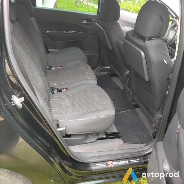 Photo 2 - Peugeot 5008 2011