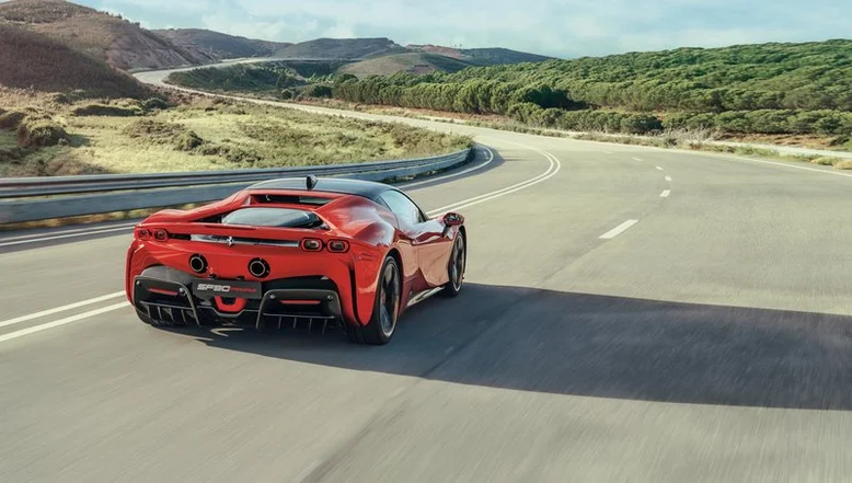FERRARI SF90 STRADALE ГІБРИДНИЙ СПОРТКАР 🚗