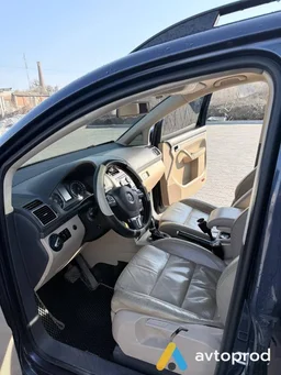 Фото 3 - Volkswagen Touran 2014