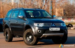 Photo 3 - Mitsubishi Pajero 2011