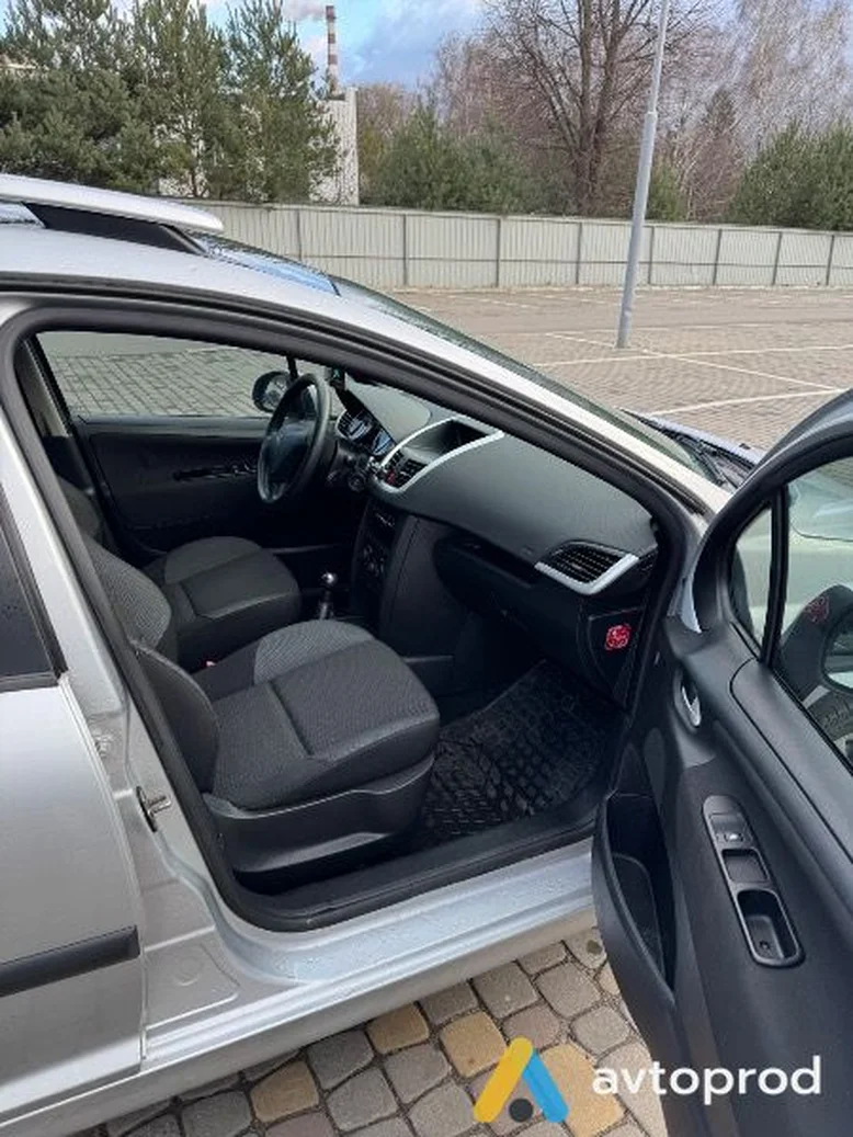 Фото 4 - Peugeot 207 2010