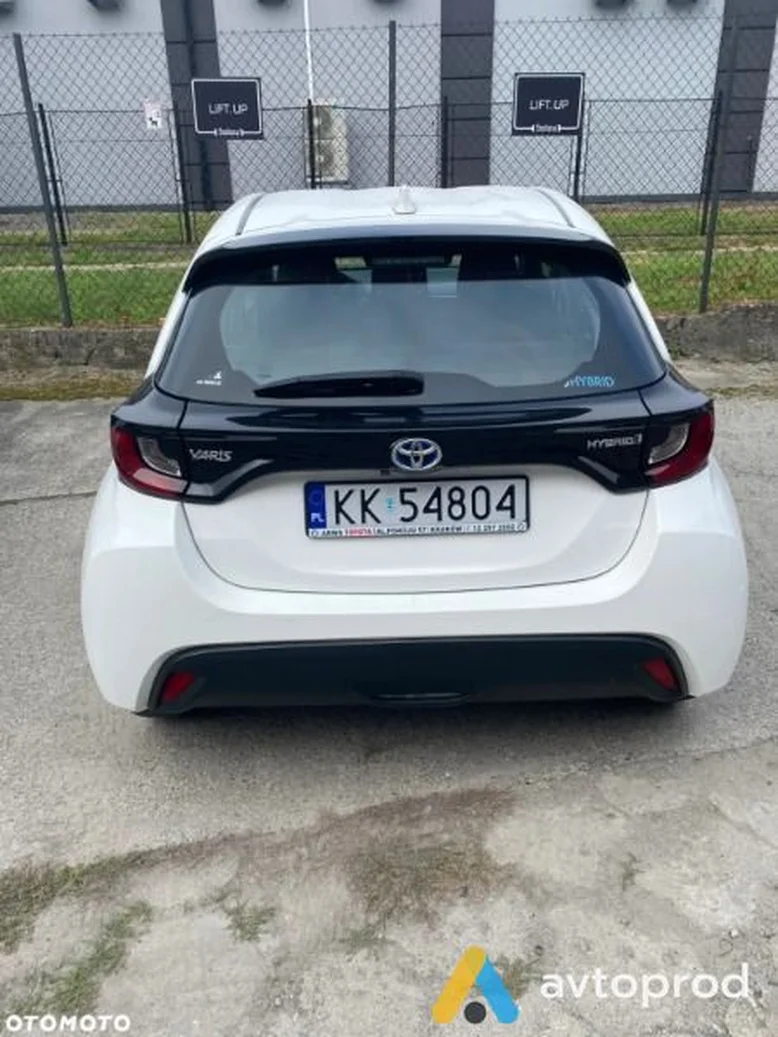 Фото 4 - Toyota Yaris 2022