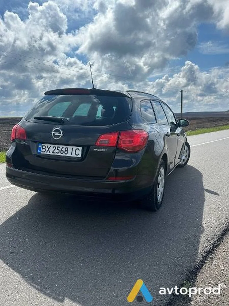 Фото 4 - Opel Astra 2011