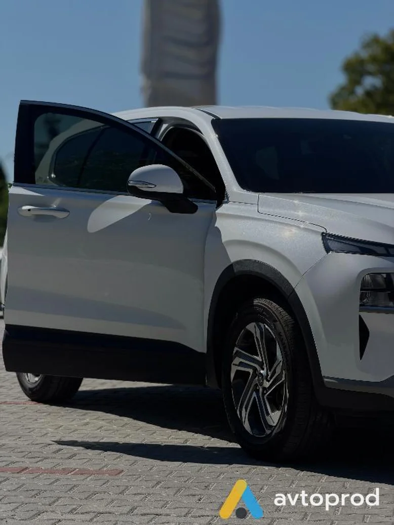 Photo 2 - Hyundai Santa FE 2020