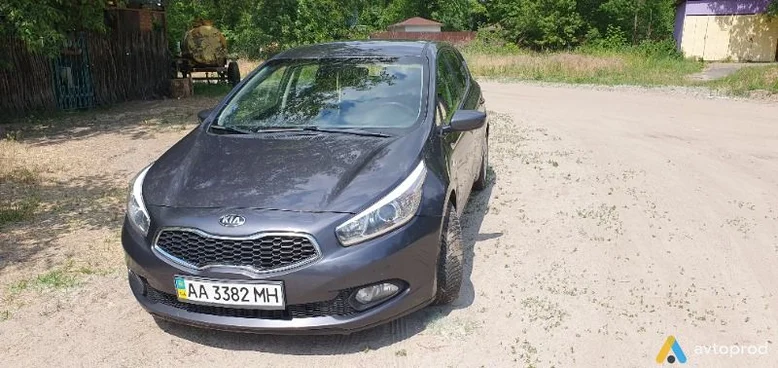 Фото 3 - Kia Cee'd 2012