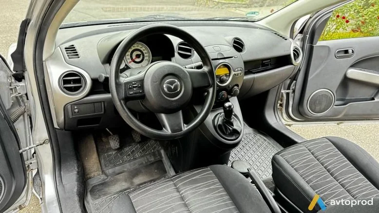 Фото 4 - Mazda 2 2009