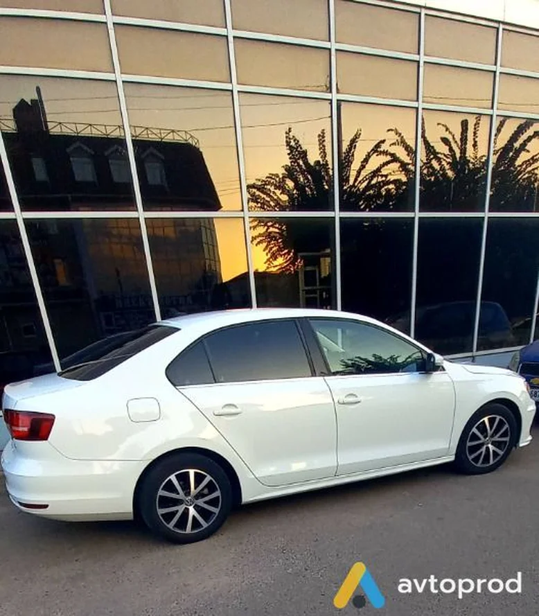 Фото 1 - Volkswagen Jetta 2017