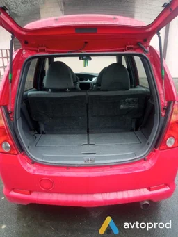 Фото 3 - Daihatsu YRV 2000
