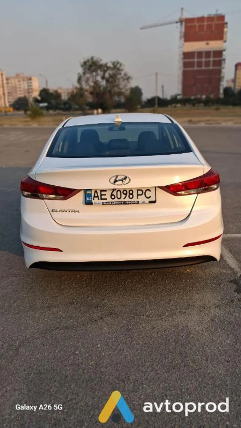 Фото 3 - Hyundai Elantra 2016