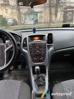 Фото 4 - Opel Astra 2013