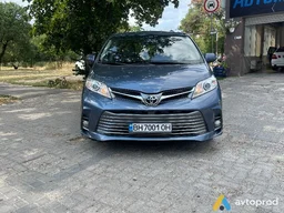 Photo 2 - Toyota Sienna 2017