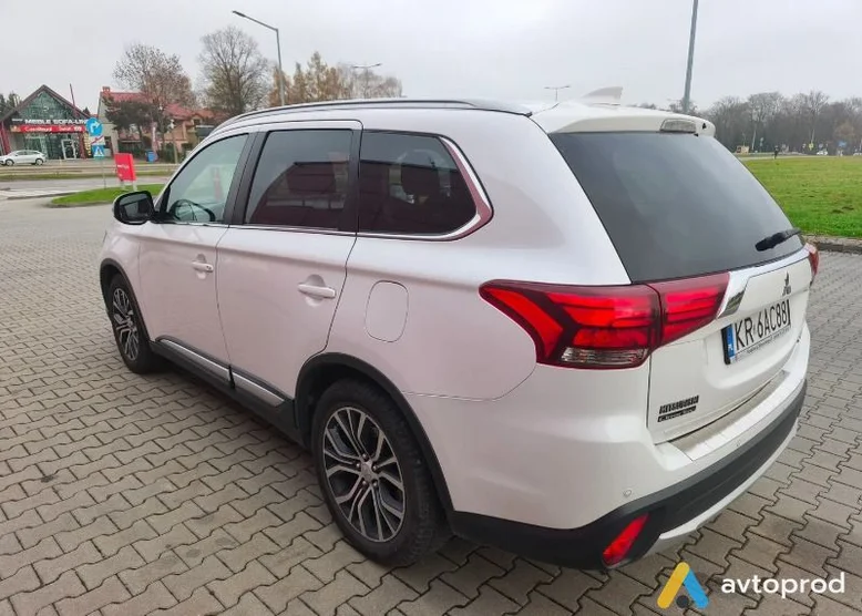Фото 4 - Mitsubishi Outlander 2016