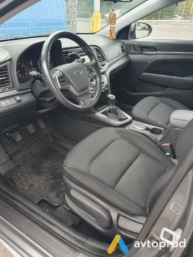 Фото 2 - Hyundai Elantra 2018