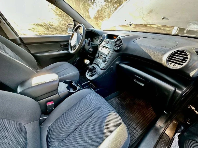 Фото 1 - Kia Carens 2011