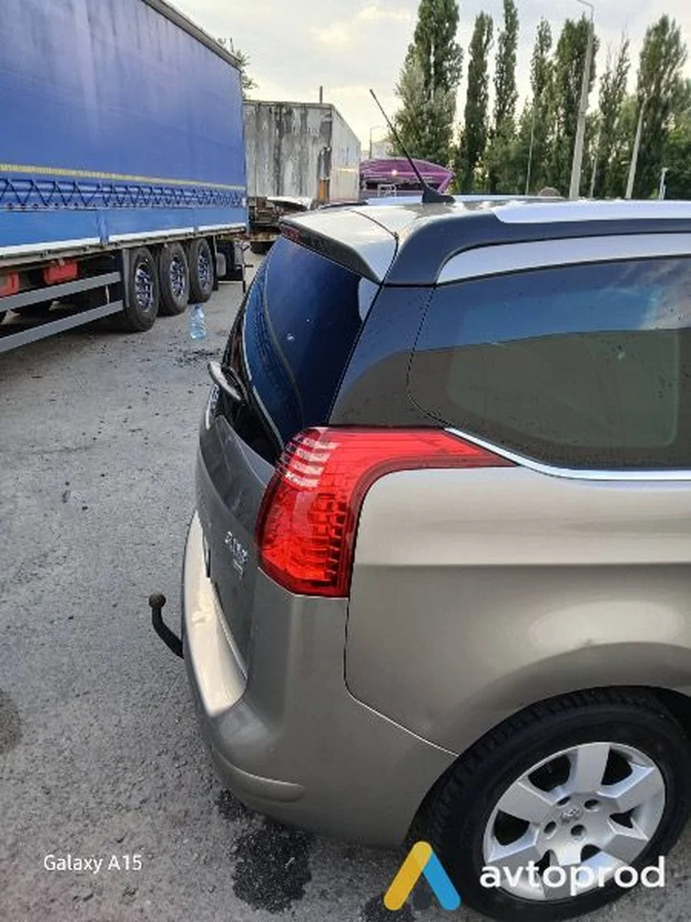Фото 4 - Peugeot 5008 2012