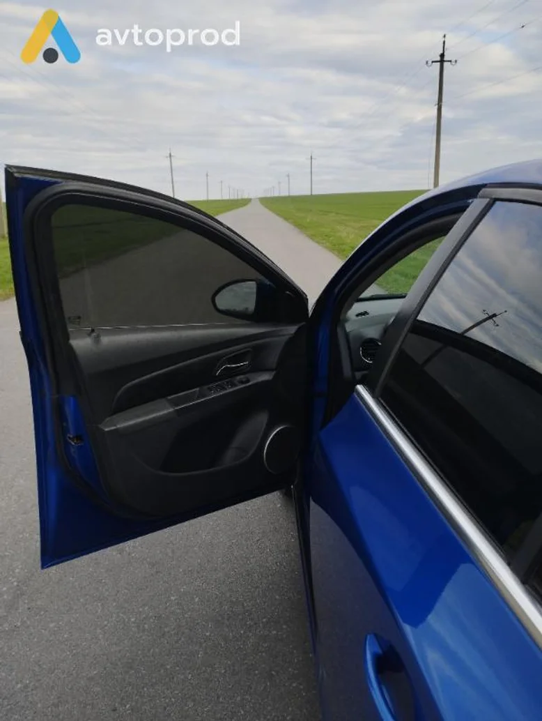 Photo 4 - Chevrolet Cruze 2010