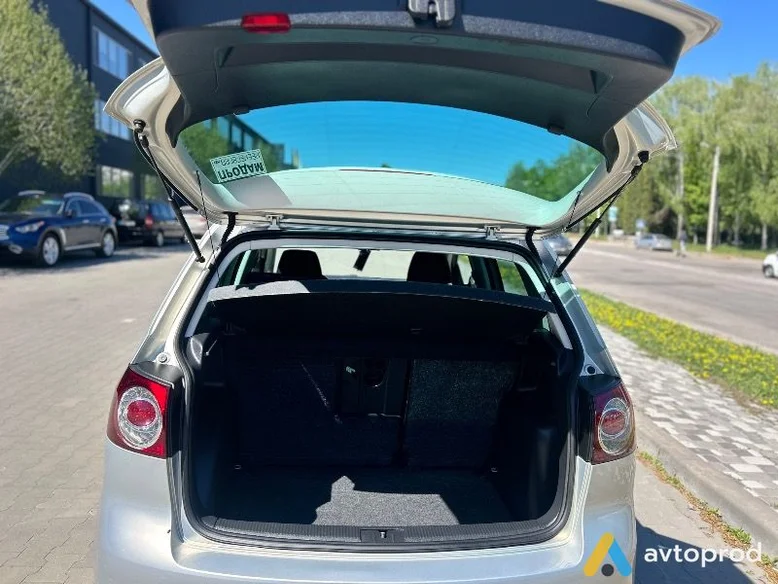 Фото 4 - Volkswagen Golf 2011