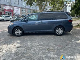Photo 4 - Toyota Sienna 2017