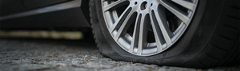 АВТОМОБИЛЬ С ПРОКОЛАТЫМ КОЛЕСОМ, ЧТО ДЕЛАТЬ В ДОРОГЕ?