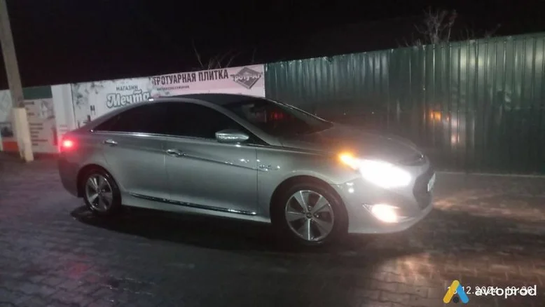 Фото 3 - Hyundai Sonata 2012