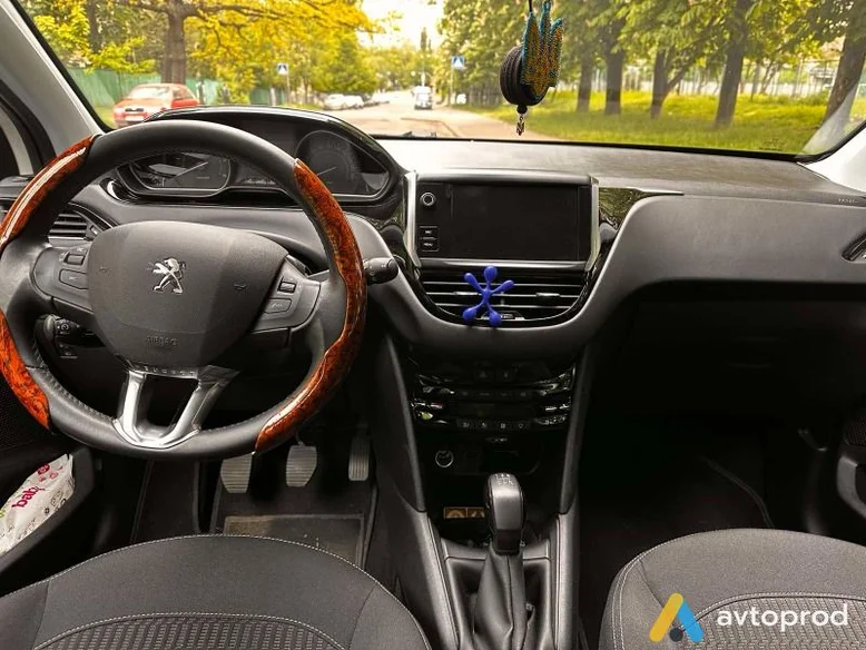 Фото 4 - Peugeot 208 2019