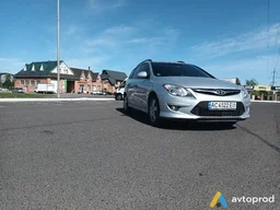 Photo 2 - Hyundai i30 2010