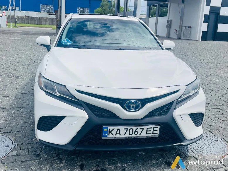 Фото 4 - Toyota Camry 2018