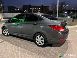 Photo 2 - Hyundai Accent 2013