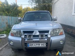 Photo 3 - Mitsubishi Pajero 2004