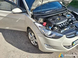 Фото 2 - Hyundai Elantra 2012