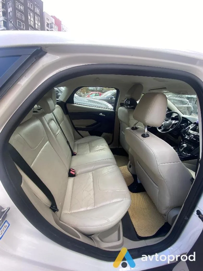 Фото 4 - Ford Focus 2012