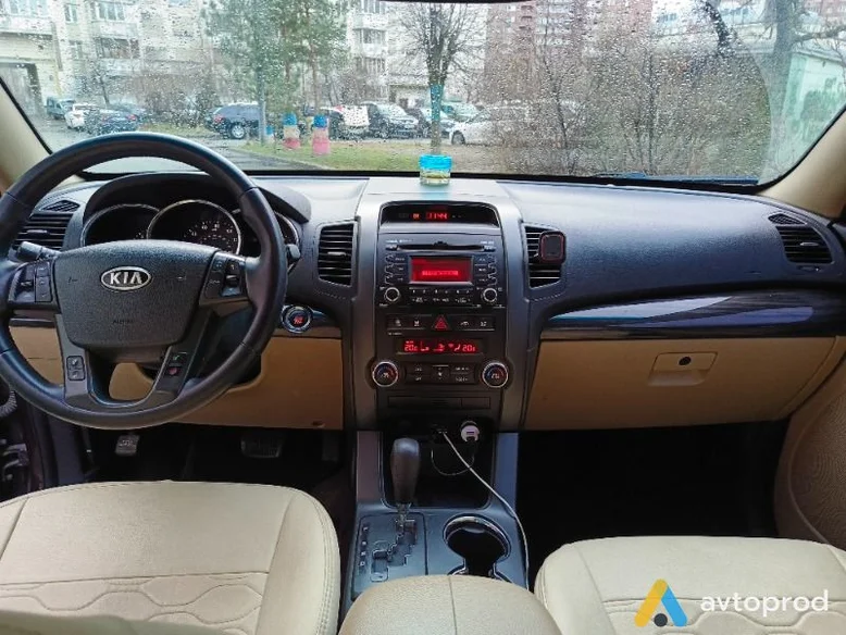 Фото 4 - Kia Sorento 2011