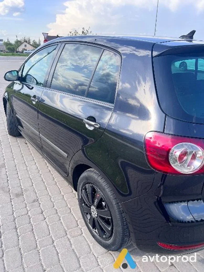 Фото 2 - Volkswagen Golf 2011