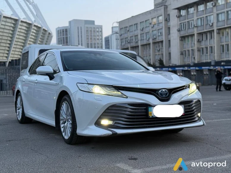 Фото 3 - Toyota Camry 2020
