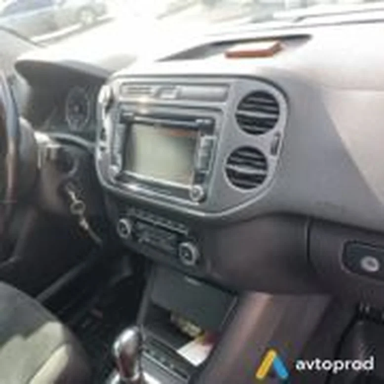 Фото 4 - Volkswagen Tiguan 2011