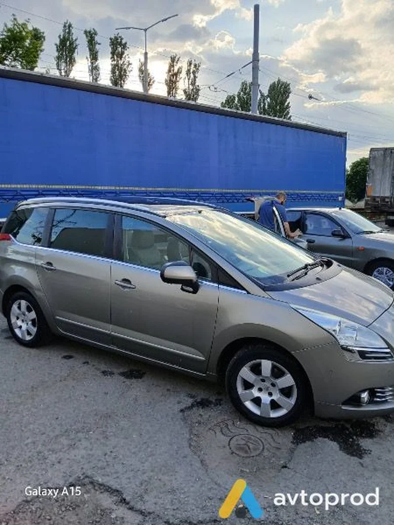 Фото 3 - Peugeot 5008 2012