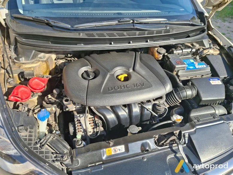 Фото 3 - Hyundai Elantra 2012
