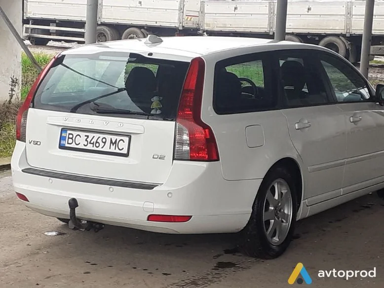 Фото 1 - Volvo V50 2011